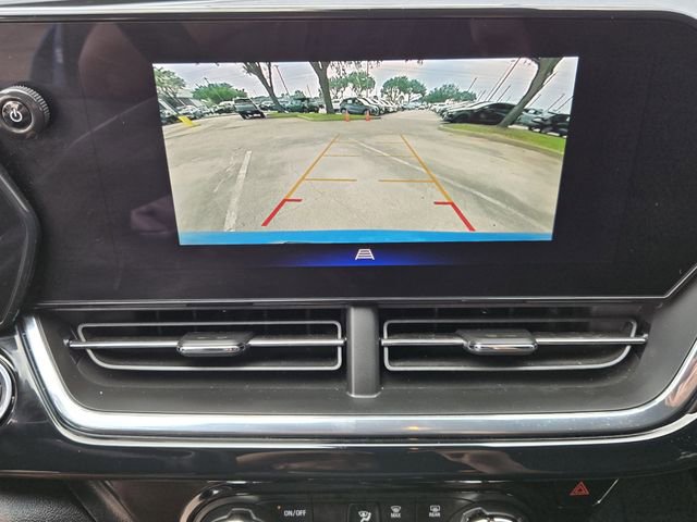 Used 2025 Chevrolet Trax RS w/ Driver Confidence Package FWD image 17