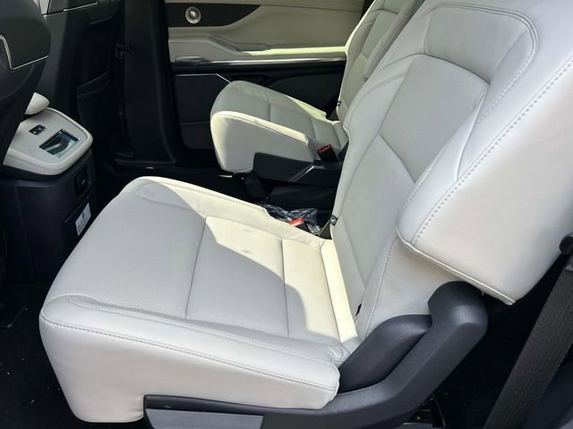 New 2025 Lincoln Navigator Reserve image 17