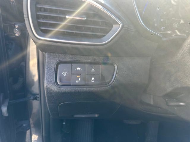 Used 2020 Hyundai Santa Fe SEL AWD/4WD image 16