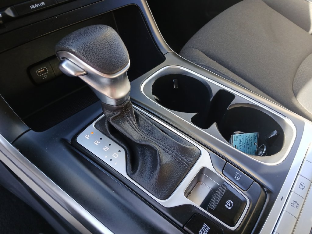 Used 2022 Kia Carnival LX FWD image 21