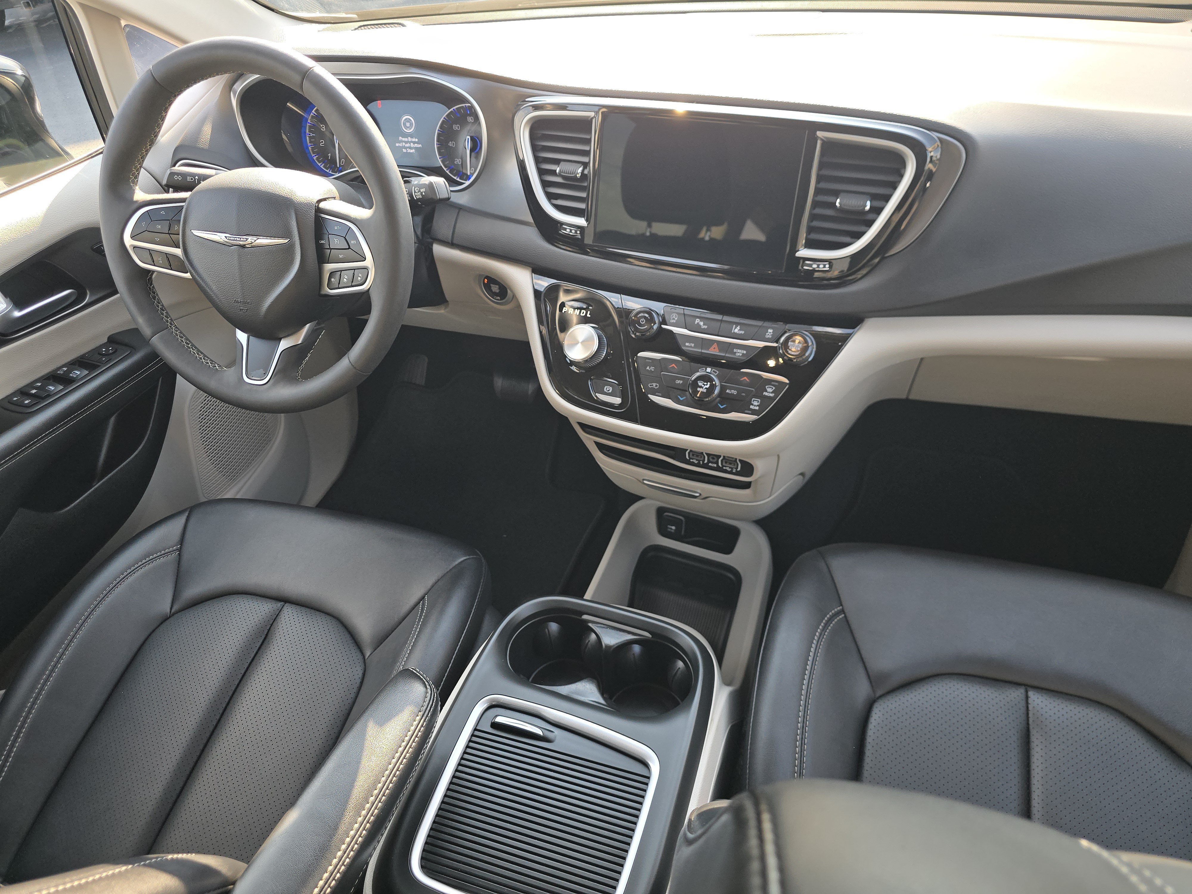 Used 2024 Chrysler Pacifica Touring-L FWD image 18