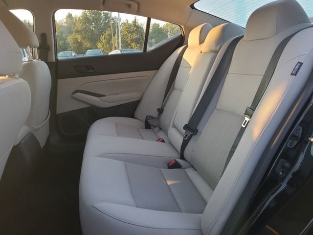 Used 2025 Nissan Altima 2.5 SV FWD image 13