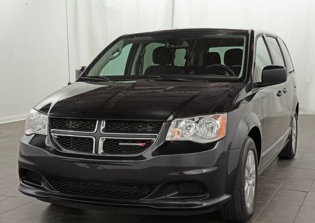 Used 2018 Dodge Grand Caravan SE w/ UConnect Hands-Free Group FWD image 4