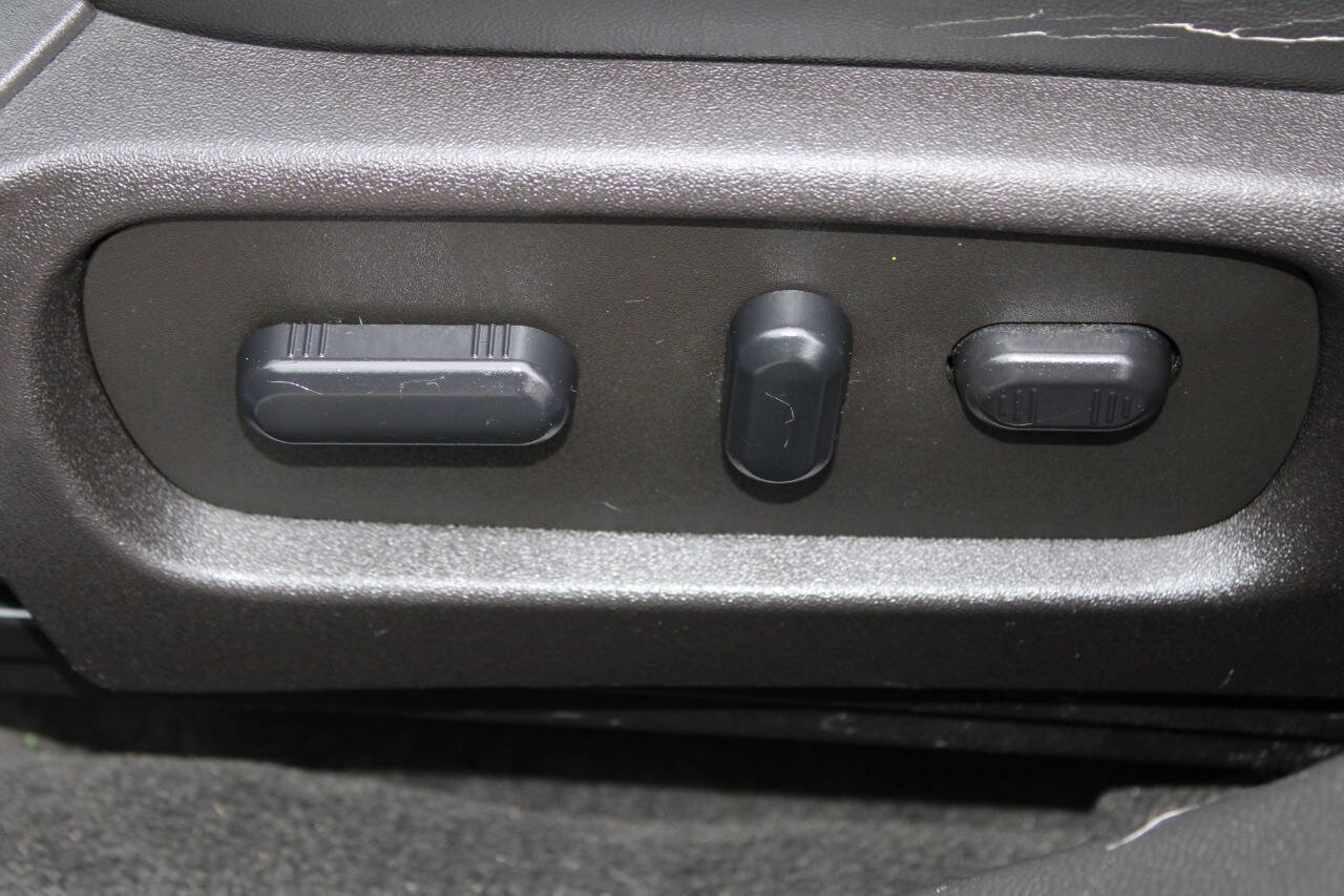 Used 2015 Ford Taurus SHO w/ Equipment Group 401A image 27