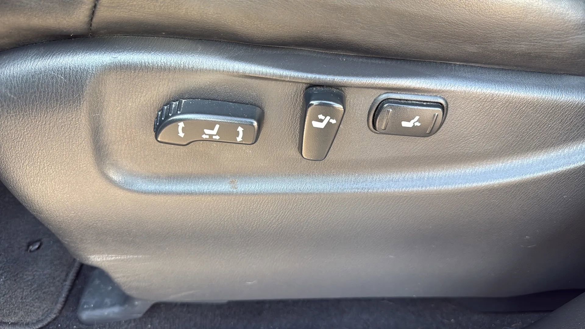 Used 2015 INFINITI QX80 4WD w/ Driver's Assistance Package image 23