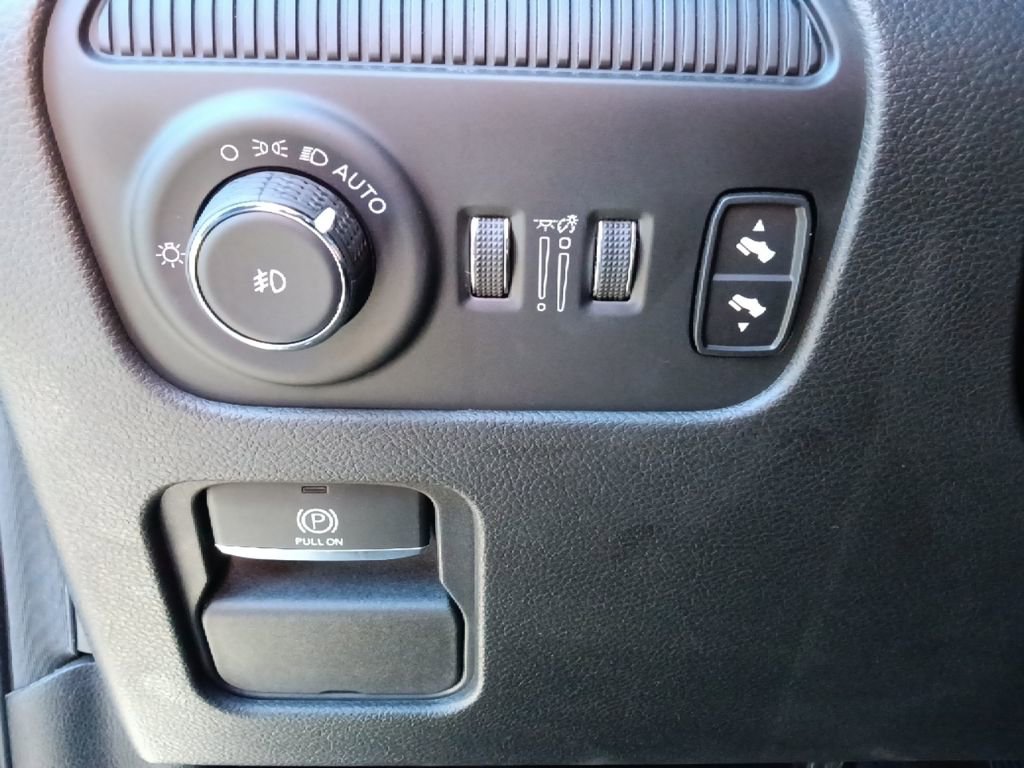 Used 2023 Jeep Wagoneer 2WD image 17