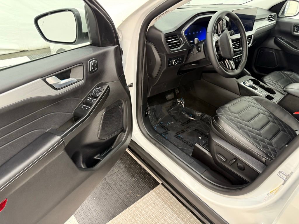 New 2024 Ford Escape SE w/ PHEV Premium Package image 28