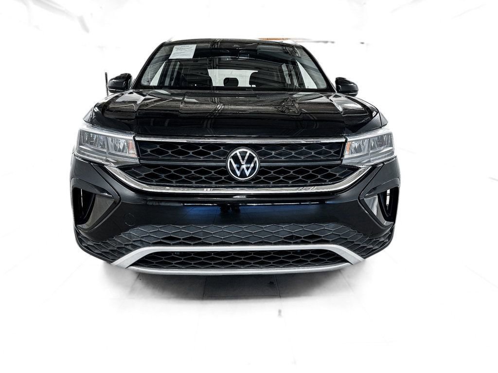 Used 2022 Volkswagen Taos SE image 2