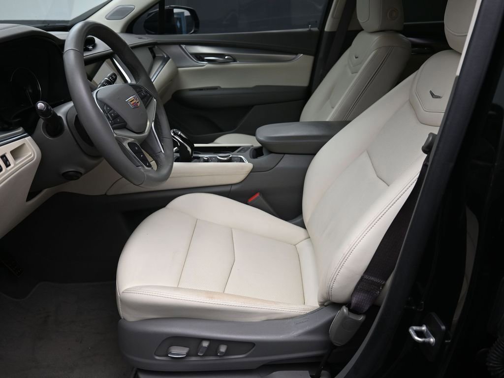 Used 2023 Cadillac XT5 Premium Luxury w/ LPO, Floor Liner Package FWD image 21