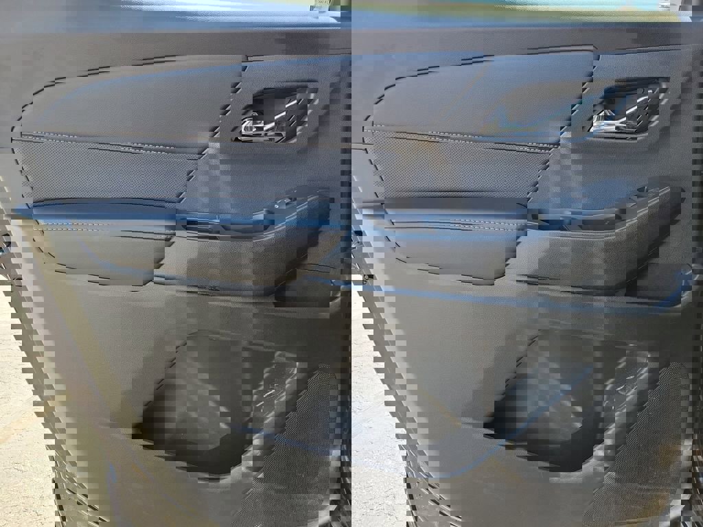 Used 2020 Chevrolet Traverse Premier w/ Redline Edition FWD image 9