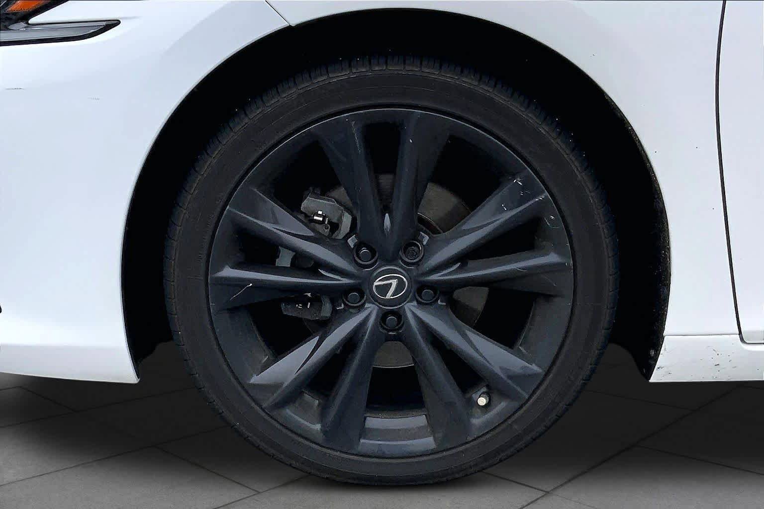 Used 2023 Lexus ES 350 F Sport w/ Accessory Package (Z2) FWD image 11