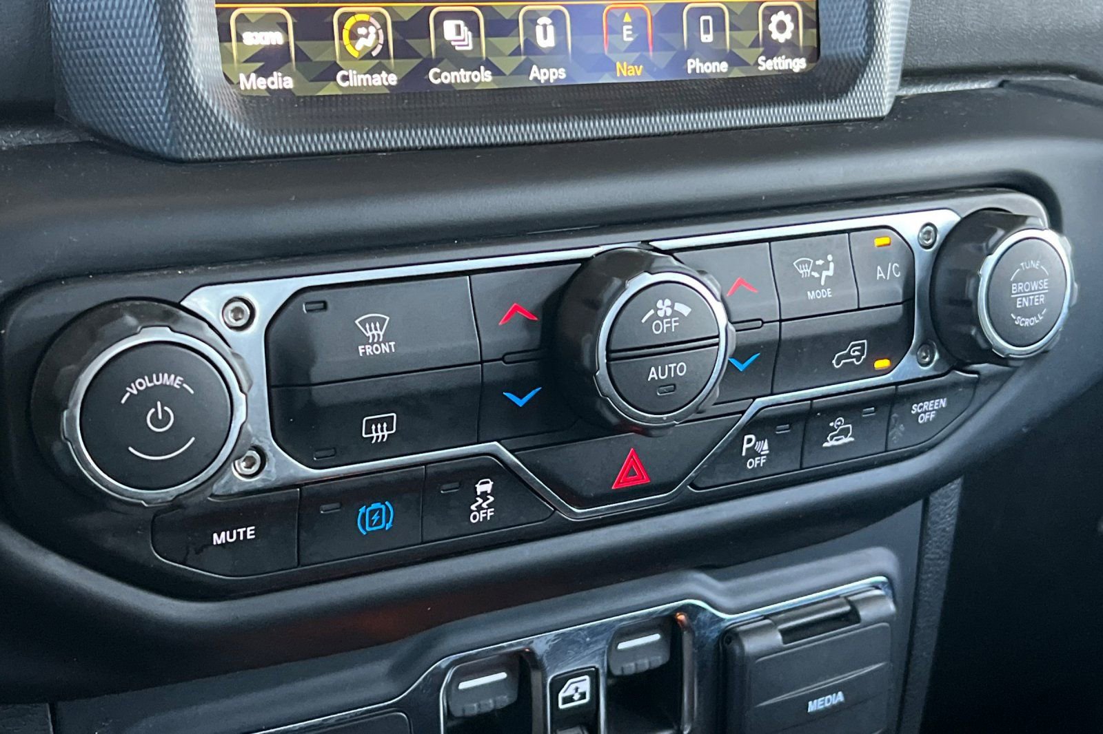 Used 2021 Jeep Wrangler Unlimited Sahara image 24