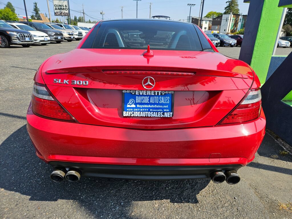 Used 2016 Mercedes-Benz SLK 300 w/ Premium 2 Package image 4