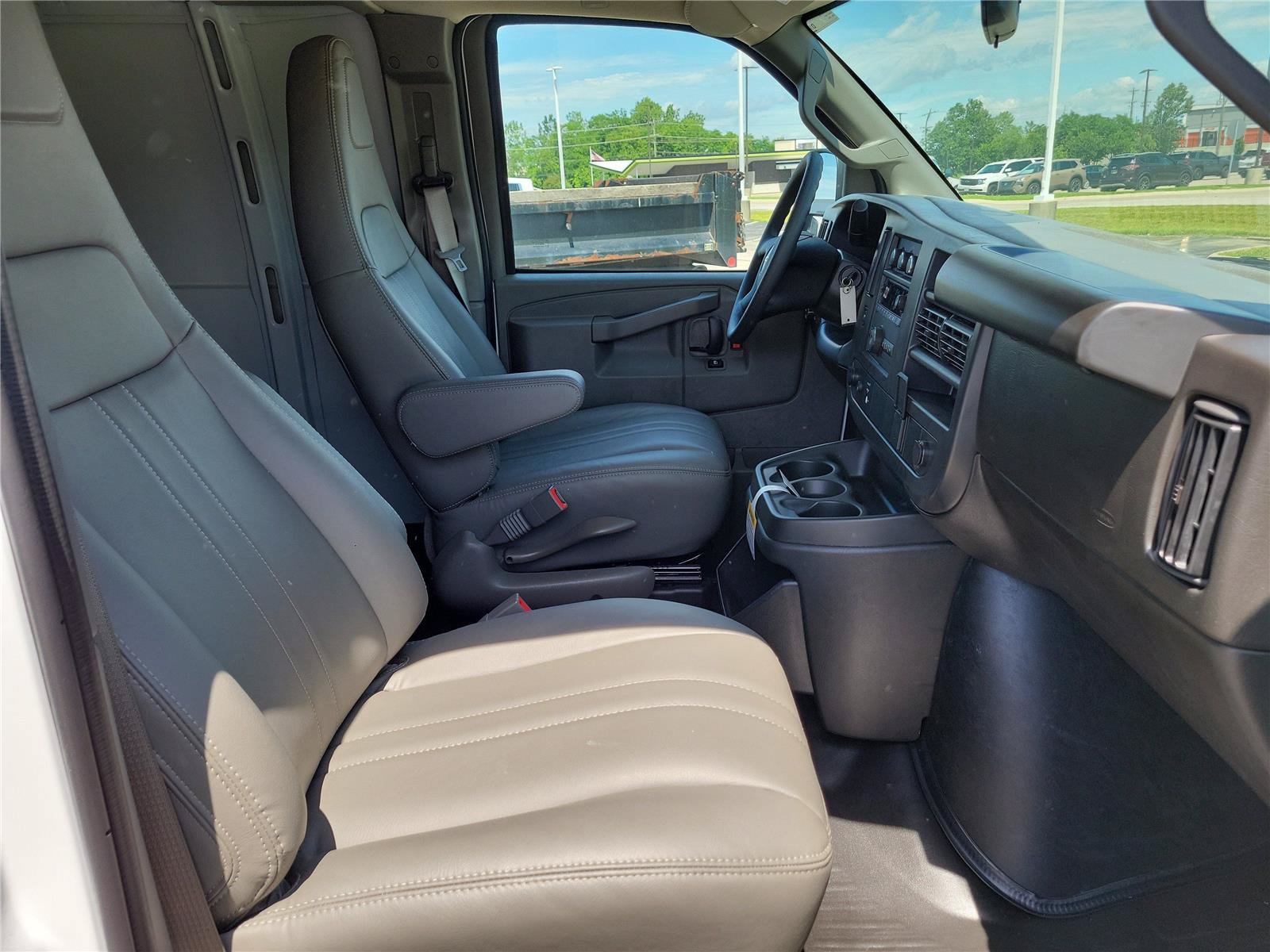 New 2026 GMC Savana 3500 RWD image 11