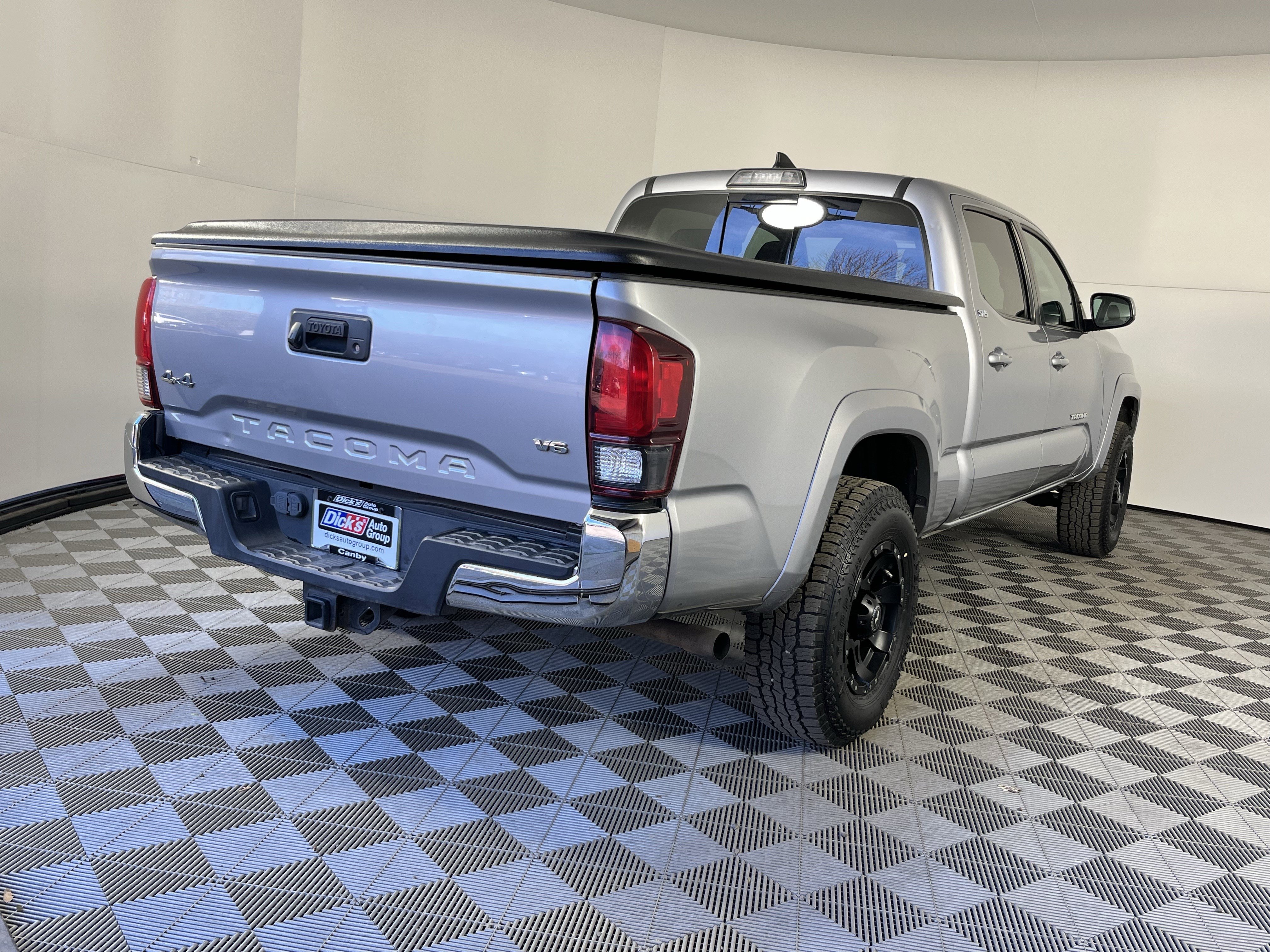 Used 2018 Toyota Tacoma SR5 image 5