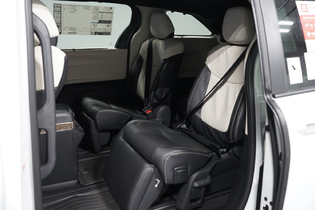 New 2026 Toyota Sienna Platinum AWD/4WD image 33