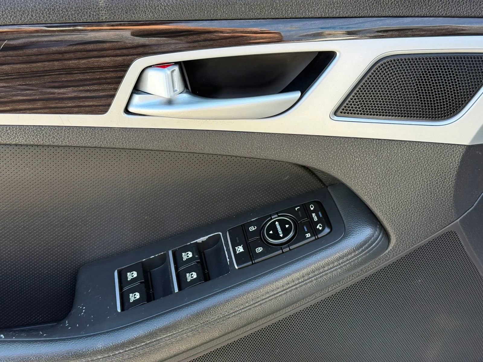 Used 2015 Hyundai Genesis 3.8 RWD image 14