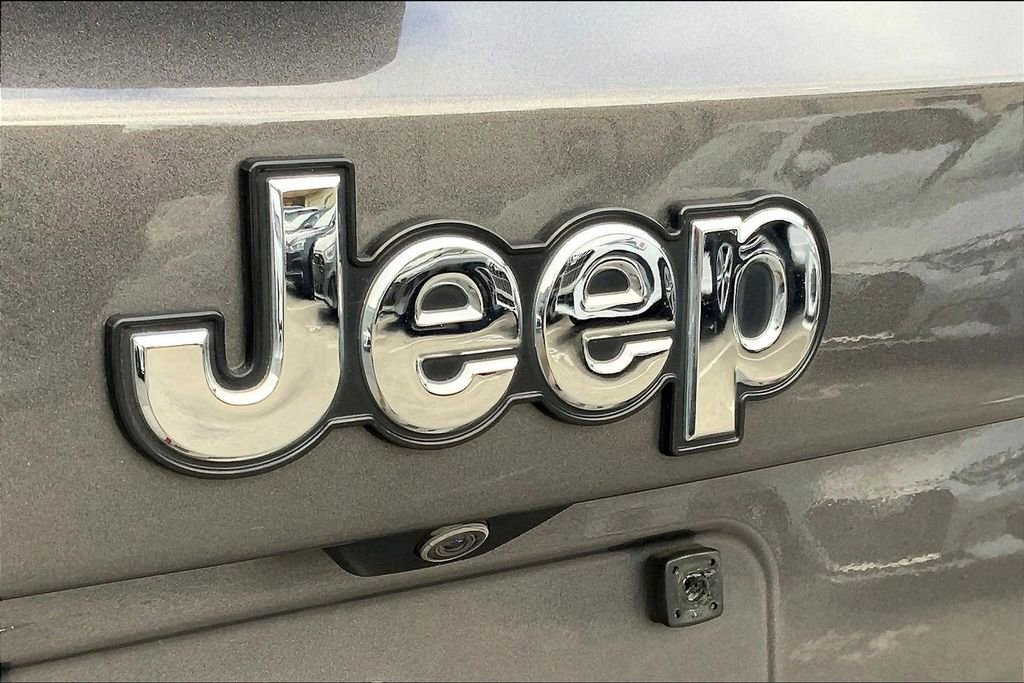 Used 2016 Jeep Renegade Limited image 32