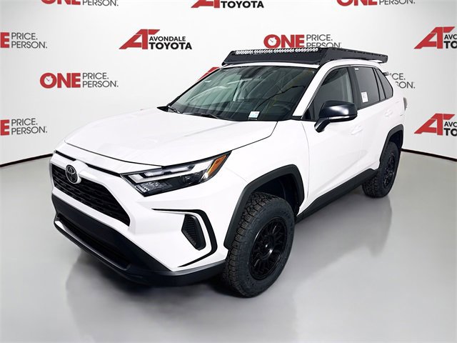 New 2025 Toyota RAV4 LE video 3