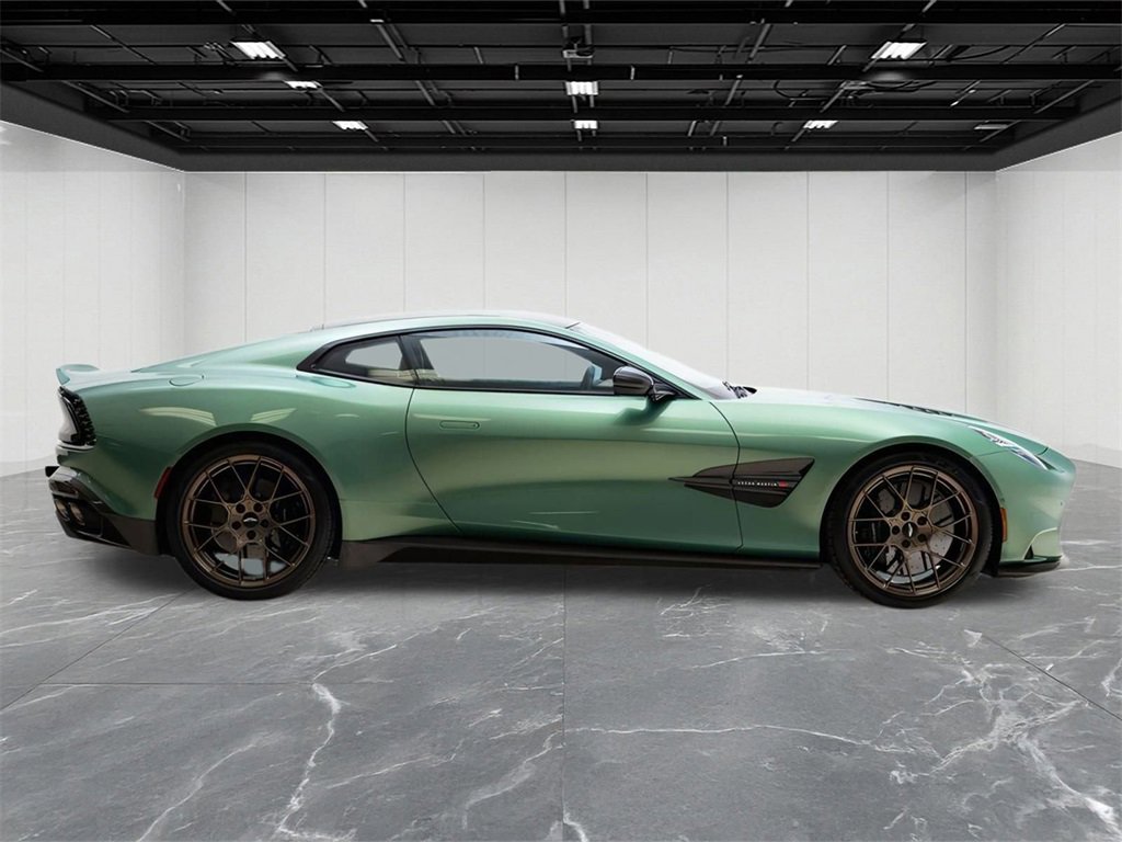 Used 2025 Aston Martin Vanquish image 8