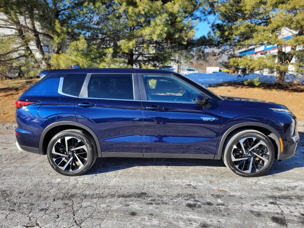 Used 2023 Mitsubishi Outlander SE image 6