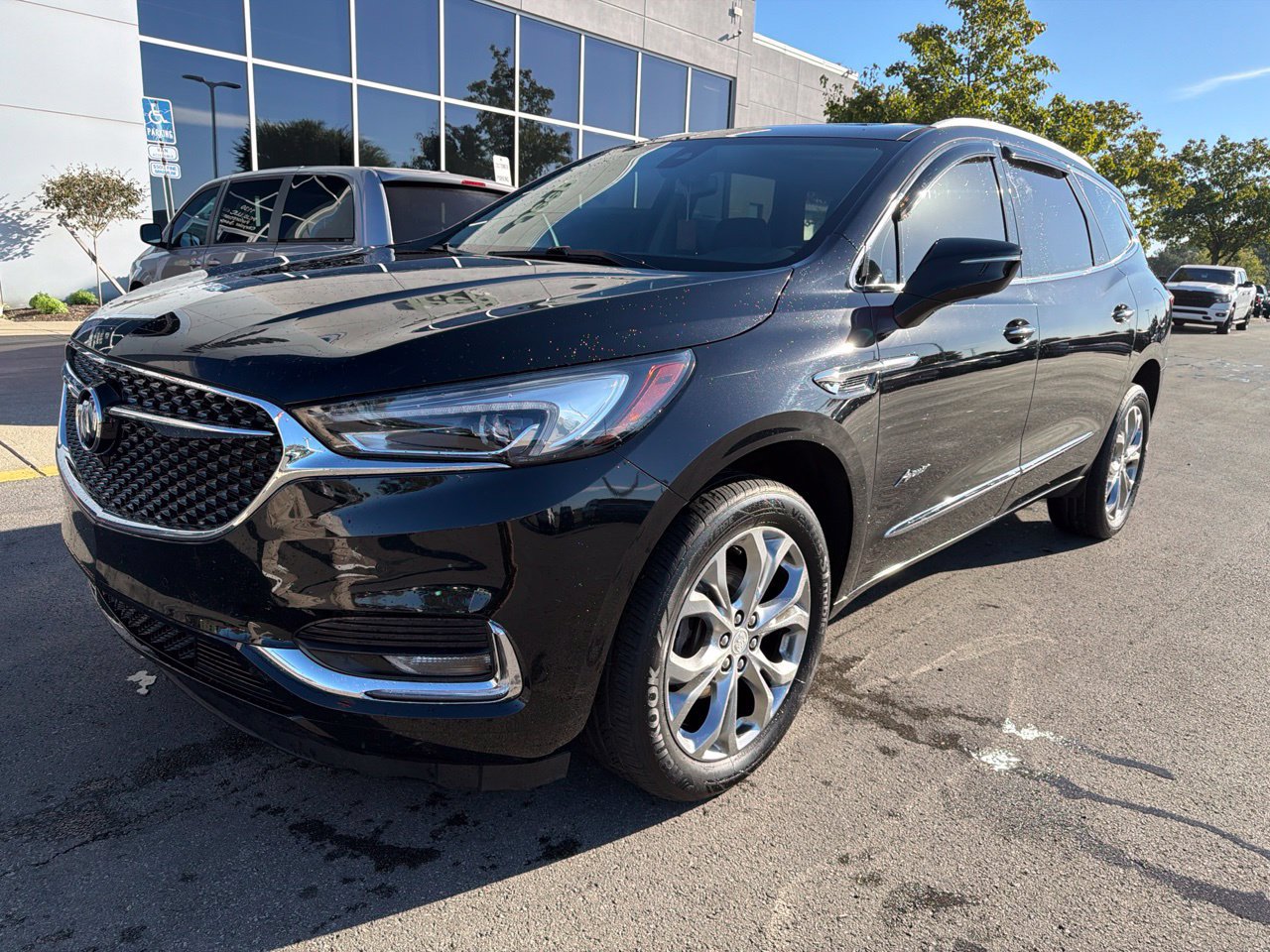 Used 2020 Buick Enclave Avenir w/ Avenir Technology Package AWD/4WD image 3