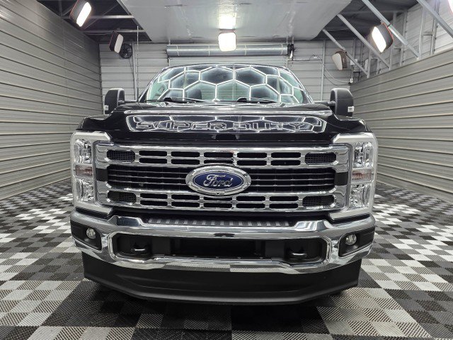 Used 2023 Ford F350 XLT w/ 360-Degree Camera Package AWD/4WD image 4