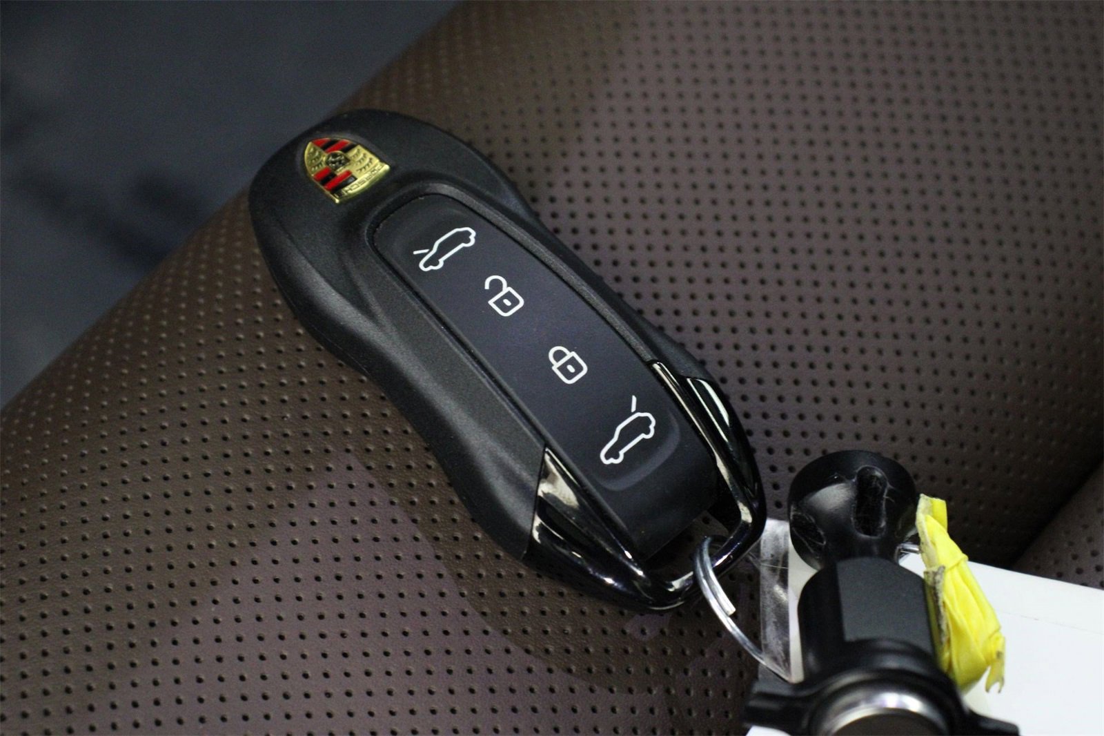 Used 2025 Porsche Macan 4 Electric image 32