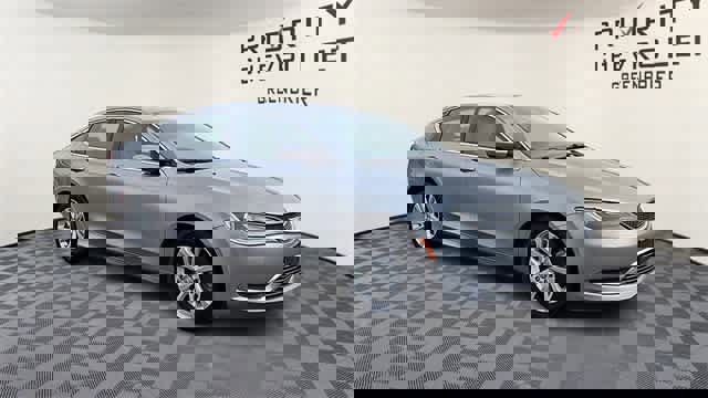 Used 2016 Chrysler 200 Limited image 2