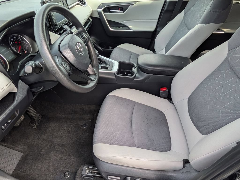 Used 2022 Toyota RAV4 XLE AWD/4WD image 11
