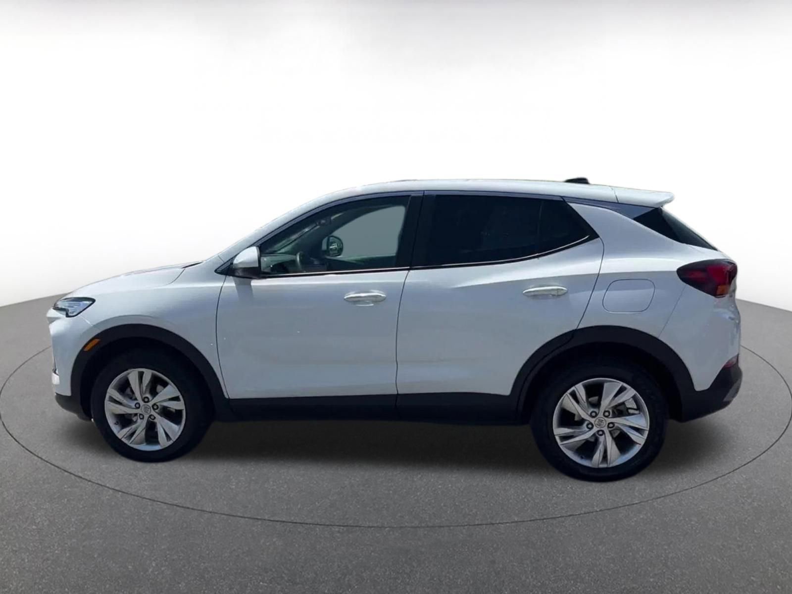 Used 2025 Buick Encore GX Preferred AWD/4WD image 9
