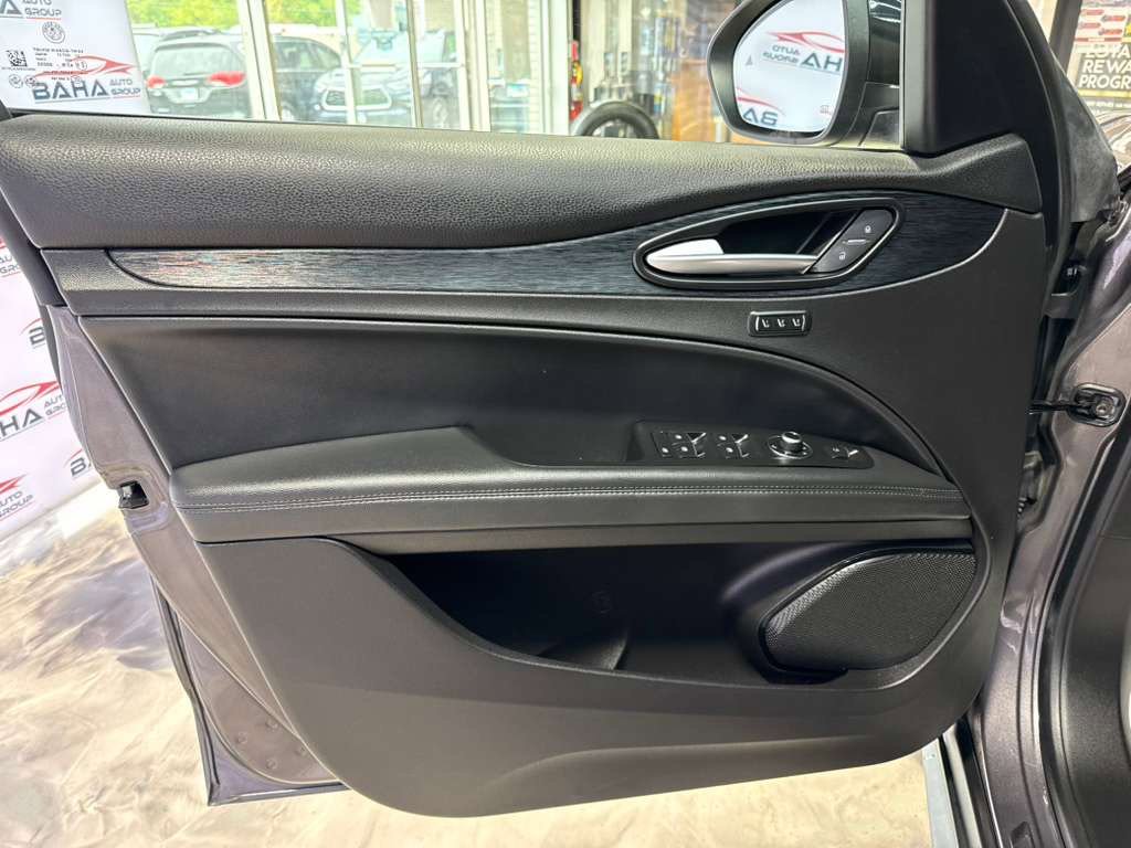 Used 2024 Alfa Romeo Stelvio Sprint RWD image 36