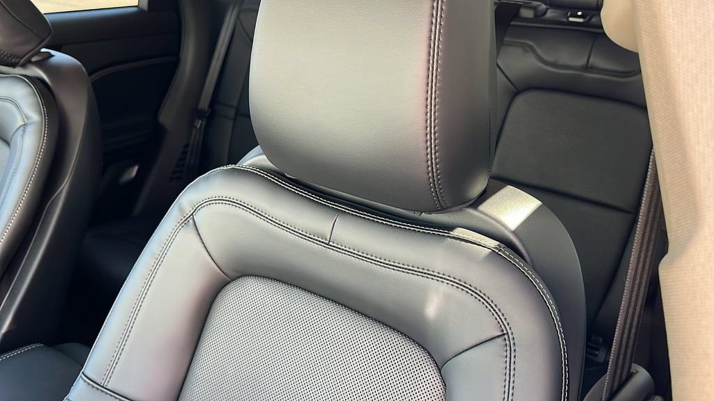 New 2025 Lincoln Corsair Reserve w/ Jet Appearance Package AWD/4WD image 19