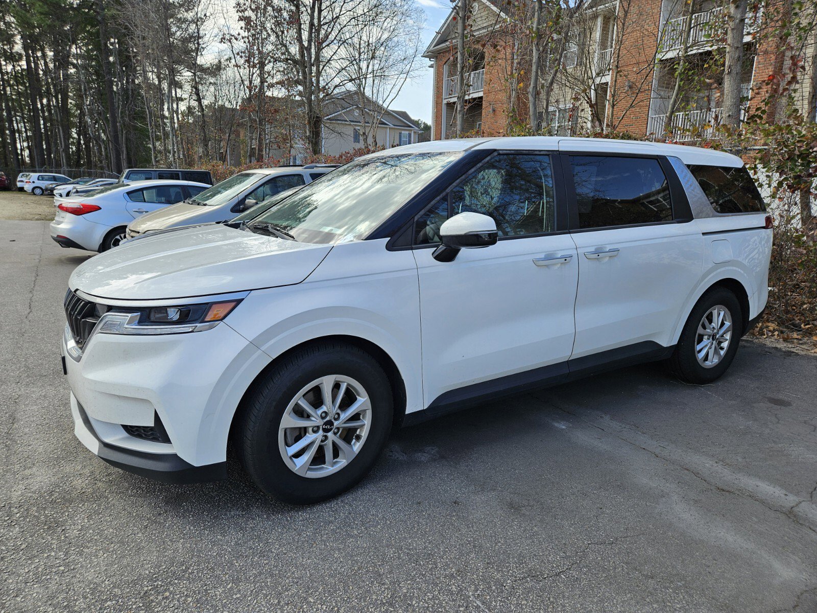 Used 2022 Kia Carnival LX image 7