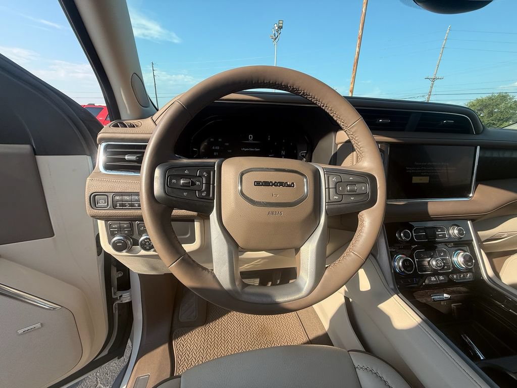 Used 2023 GMC Yukon XL Denali AWD/4WD image 16