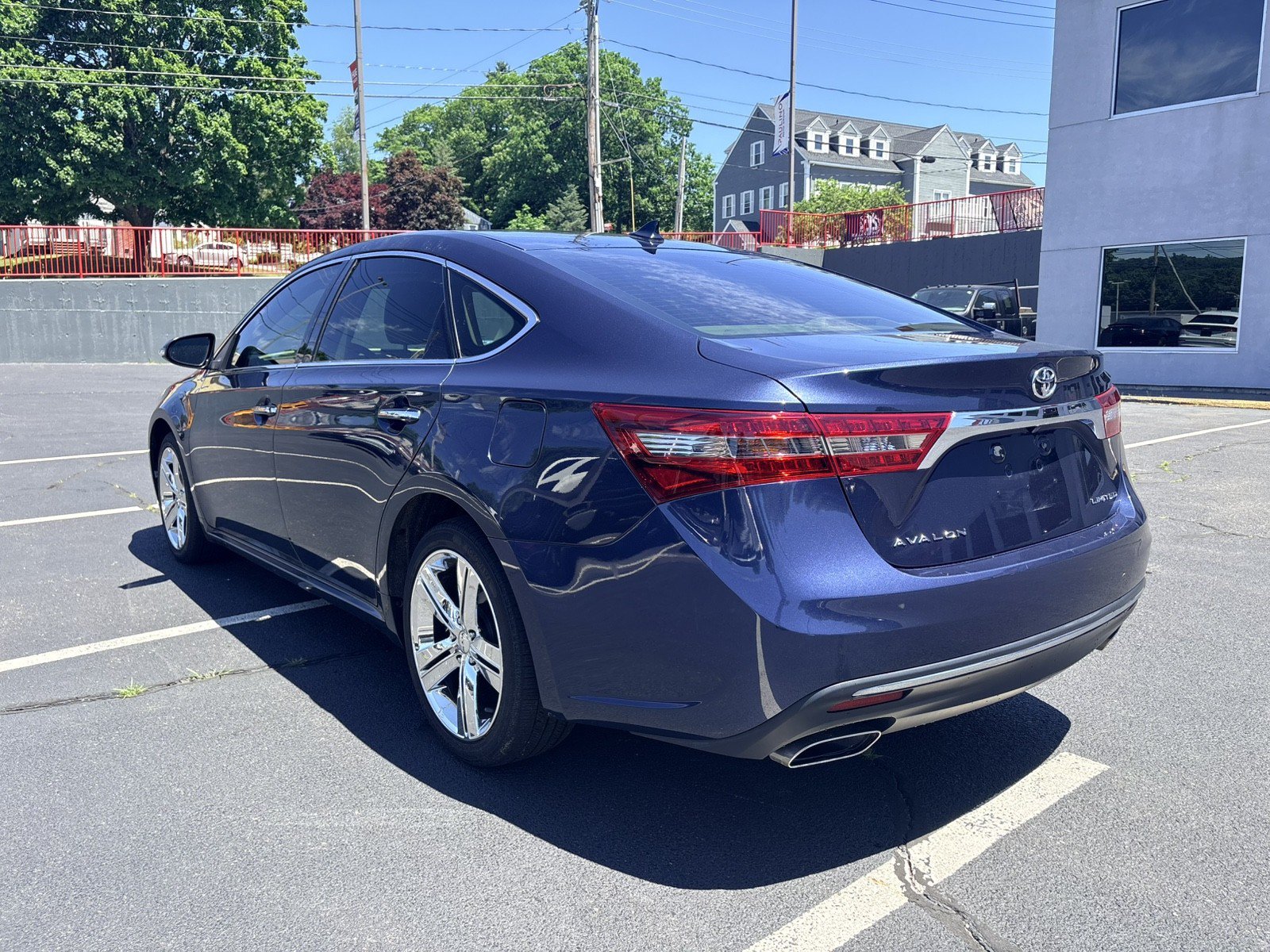 Used 2017 Toyota Avalon Limited w/ Carpet Mat Package FWD image 7