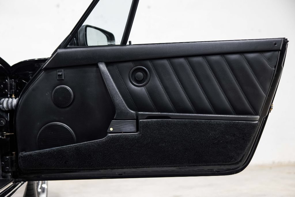 Used 1991 Porsche 911 Carrera RWD image 14
