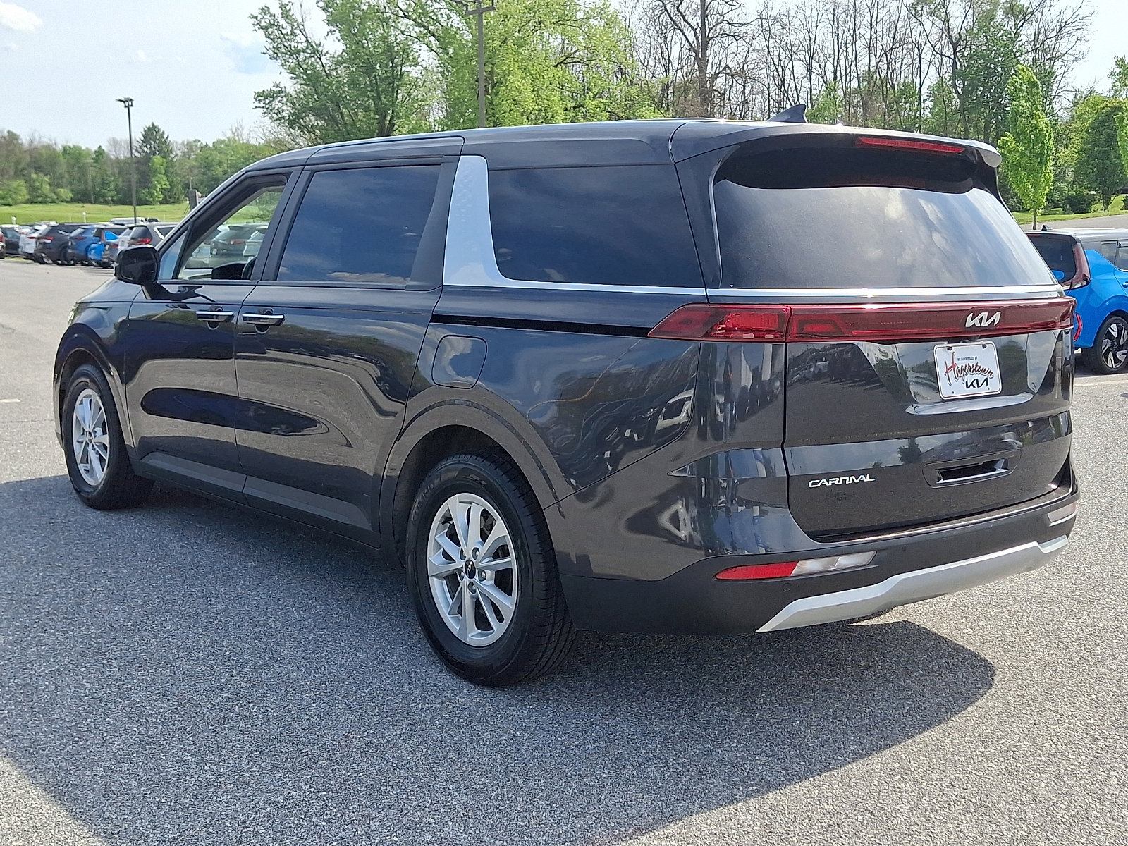 Used 2024 Kia Carnival LX FWD image 4
