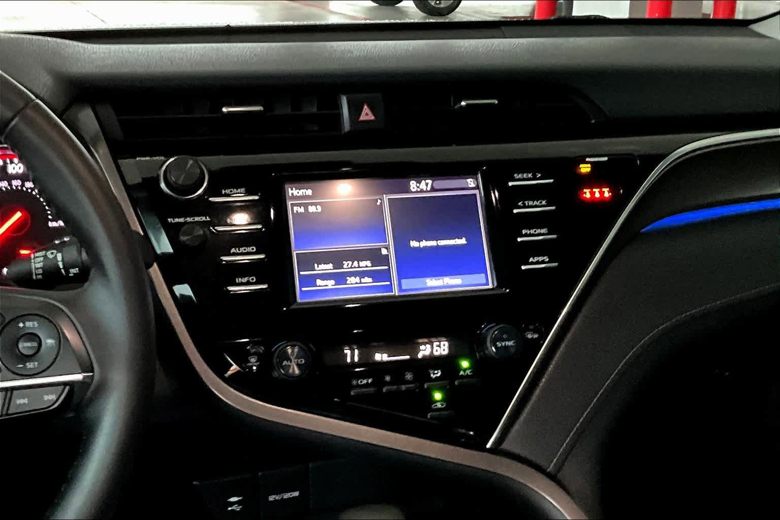 Used 2018 Toyota Camry XSE FWD image 7