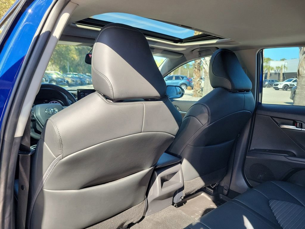 Used 2023 Toyota Camry SE w/ Cold Weather Package image 9