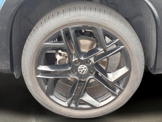 Certified 2025 Volkswagen Tiguan SE R-Line AWD/4WD image 10