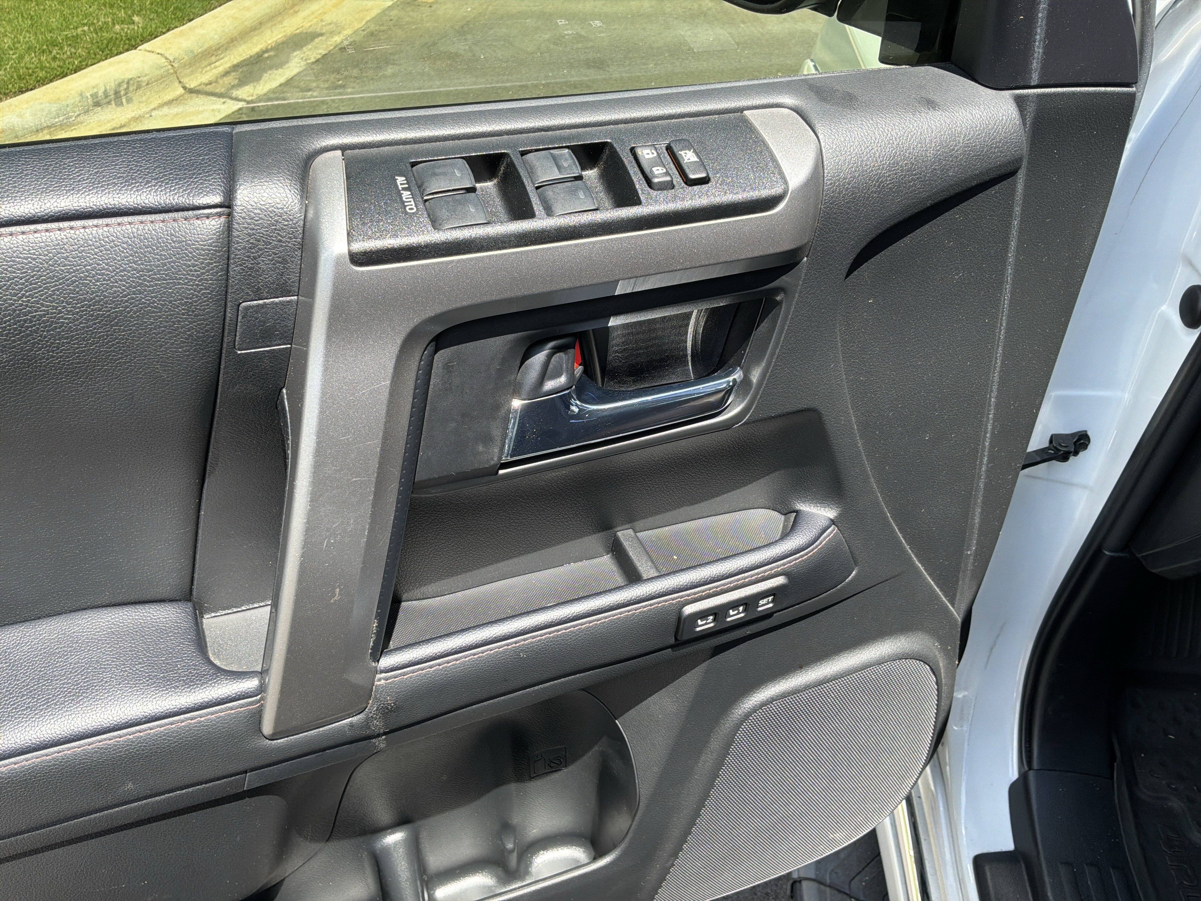 Used 2024 Toyota 4Runner Limited AWD/4WD image 15