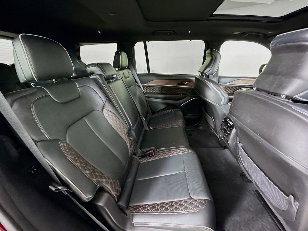 Used 2023 Jeep Grand Cherokee L Summit w/ Luxury Tech Group V image 30