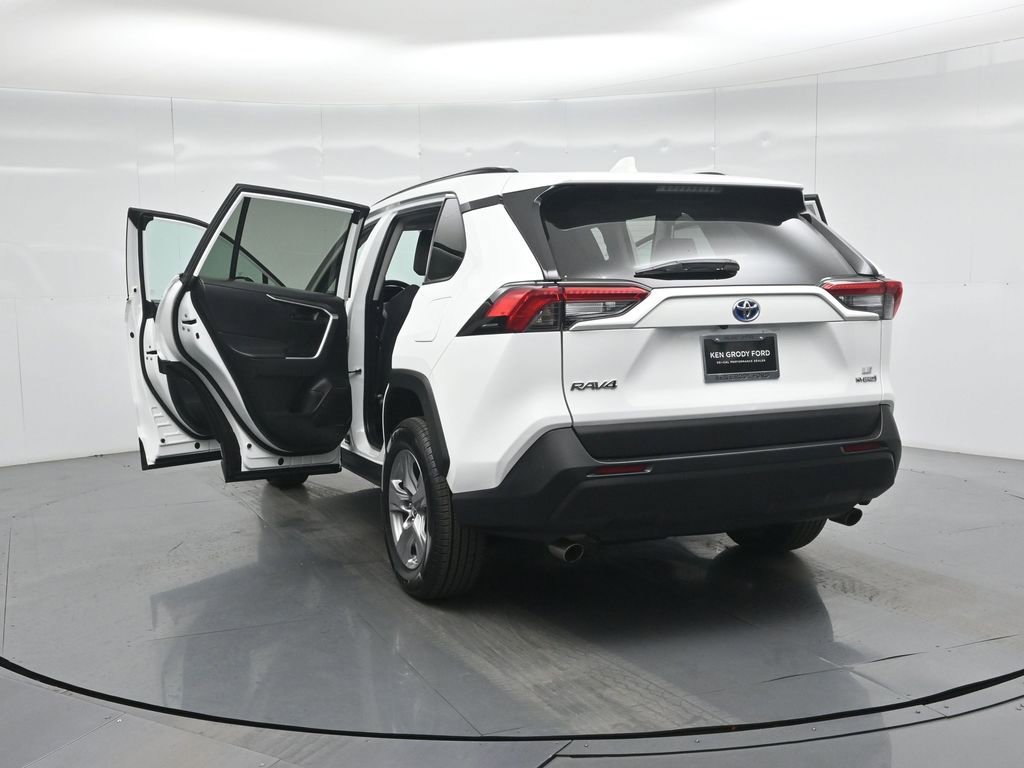 Used 2024 Toyota RAV4 LE image 33