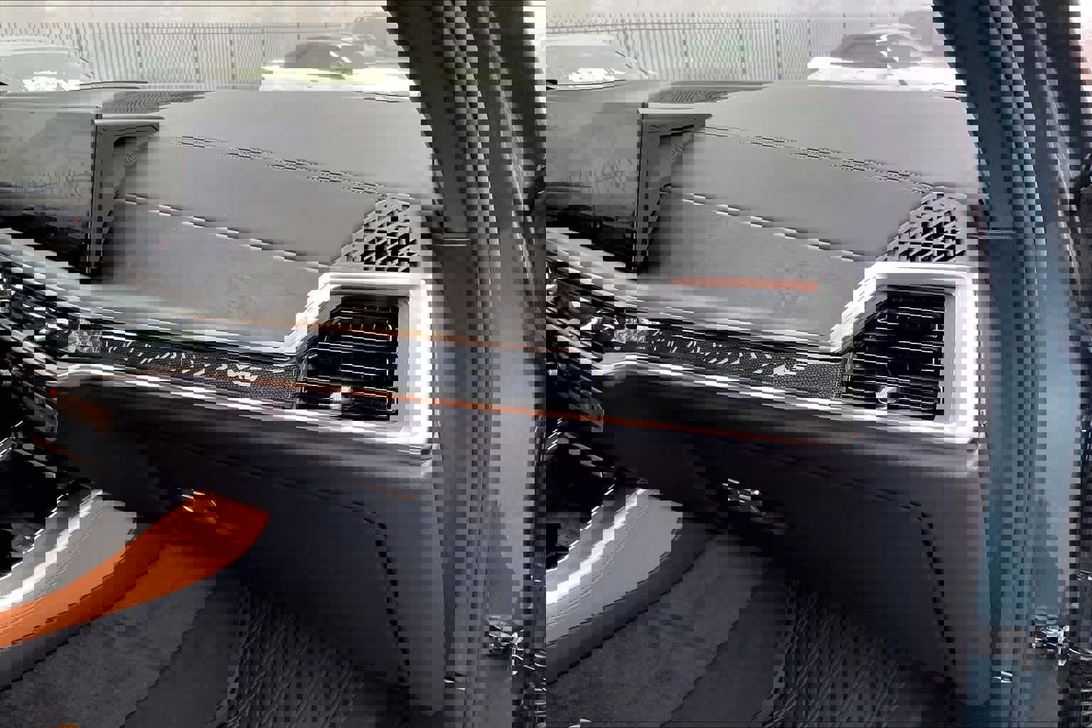 Used 2025 BMW X5 xDrive40i w/ Parking Assistance Package image 15