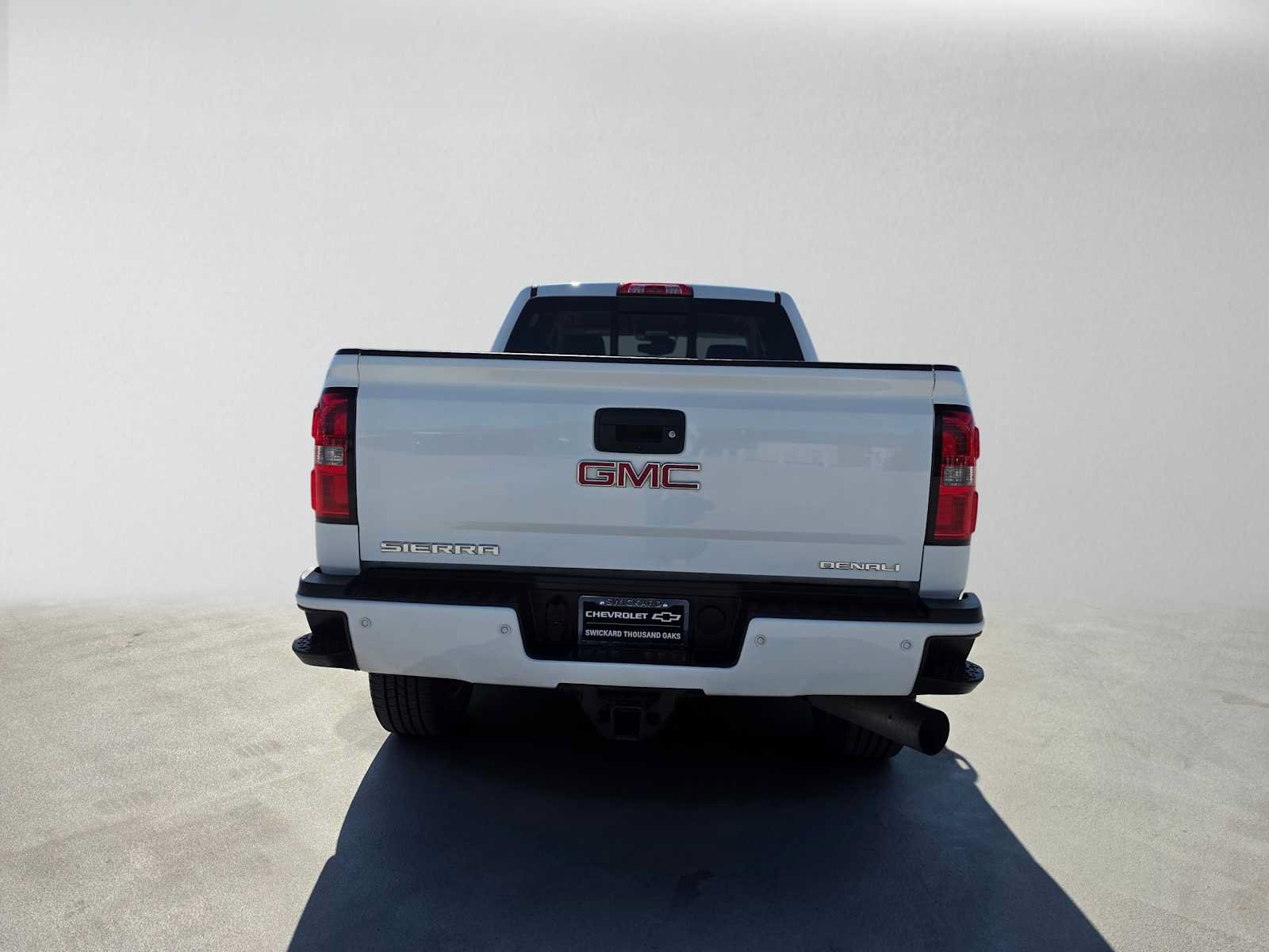 Used 2016 GMC Sierra 2500 Denali w/ Duramax Plus Package AWD/4WD image 4