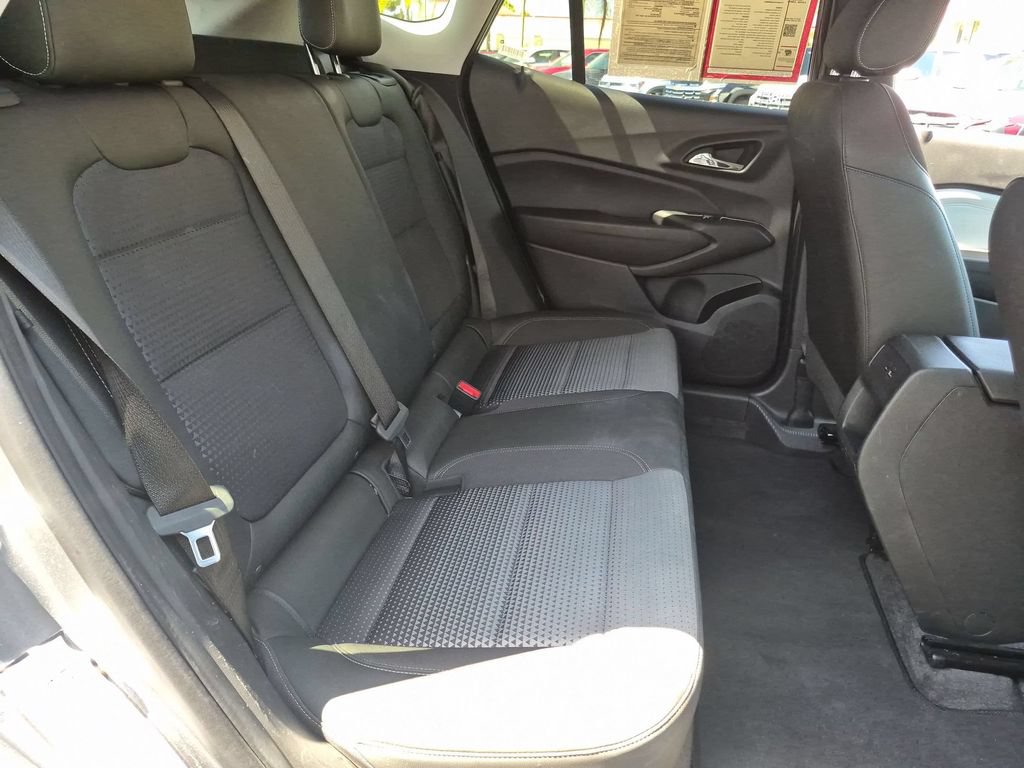 Used 2025 Chevrolet Trax LT w/ LT Convenience Package FWD image 30