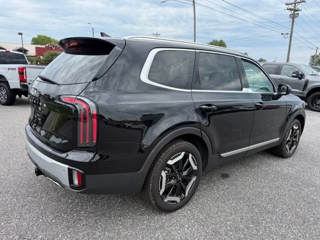 Used 2024 Kia Telluride EX w/ EX Captain's Chair Package FWD image 10