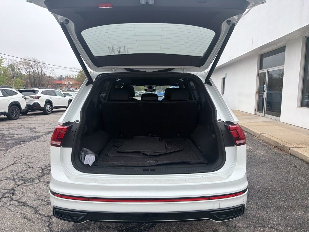 Used 2024 Volkswagen Tiguan SE R-Line image 5