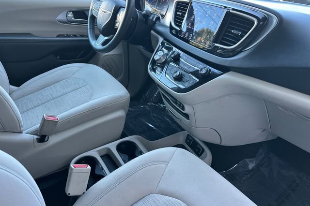 Used 2018 Chrysler Pacifica Touring Plus image 24